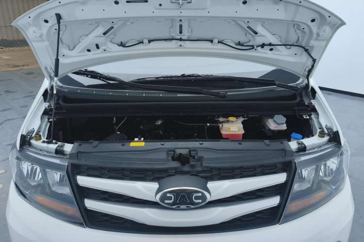 Used JAC Refine M3 2023 PLUS 1.5T 5/7-seat Classic Edition Engine Bay
