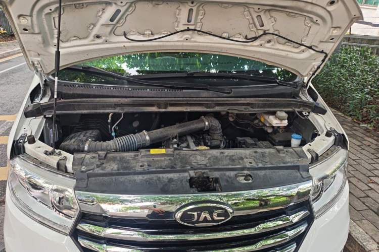 Used JAC Refine M3 2023 PLUS 1.8L 7/8-Seater Comfort Edition Engine Bay