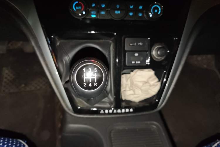 Used JAC Refine M3 2023 PLUS 1.8L 9-Seater Smart Connectivity Version Gear Lever