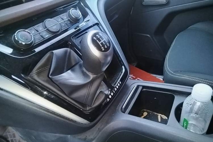Used JAC Refine M3 2023 PLUS 1.5T 9-Seater Smart Connectivity Version Gear Lever