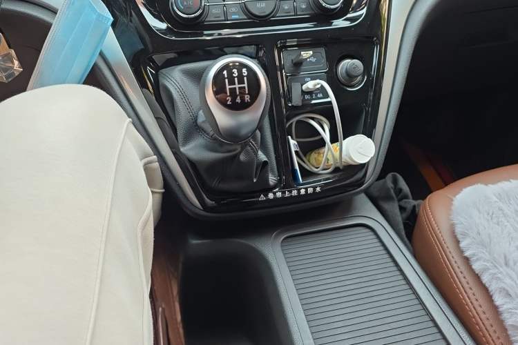 Used JAC Refine M3 2023 PLUS 1.5T 7/8-seater Smart Connectivity Version Gear Lever