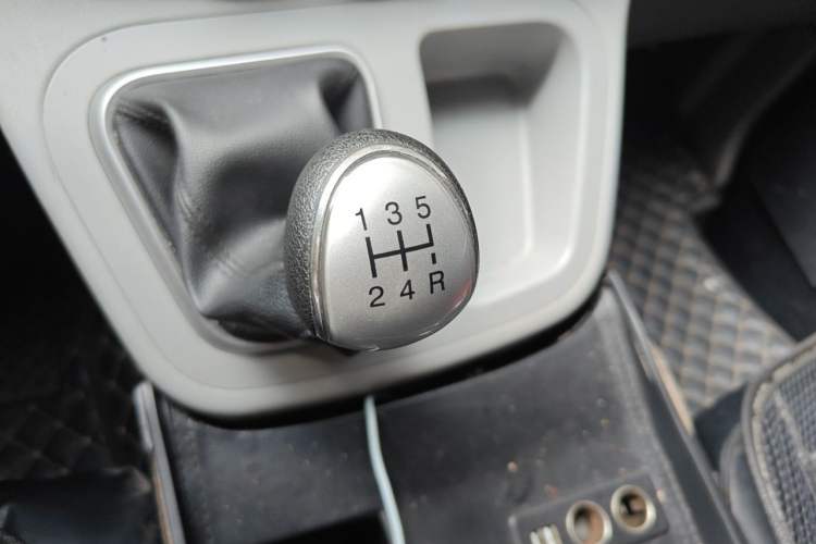 Used JAC Refine M3 2023 PLUS 1.5T 5/7-seat Classic Edition Gear Lever