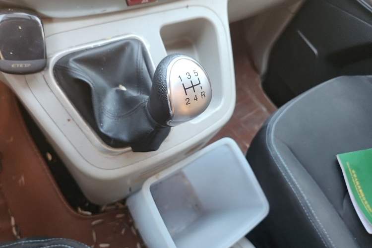 Used JAC Refine M3 2023 PLUS 1.8L 7/8-seater Smart Connectivity Version Gear Lever
