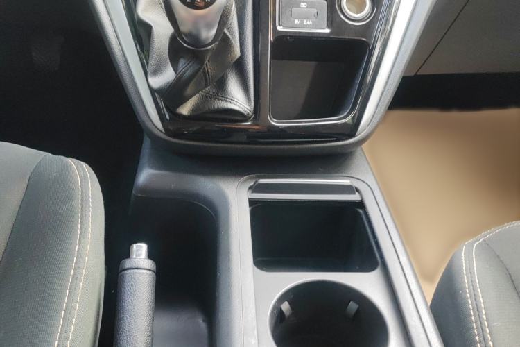 Used JAC Refine M3 2023 PLUS 1.5T 7/8-seater Smart Connectivity Version Gear Lever