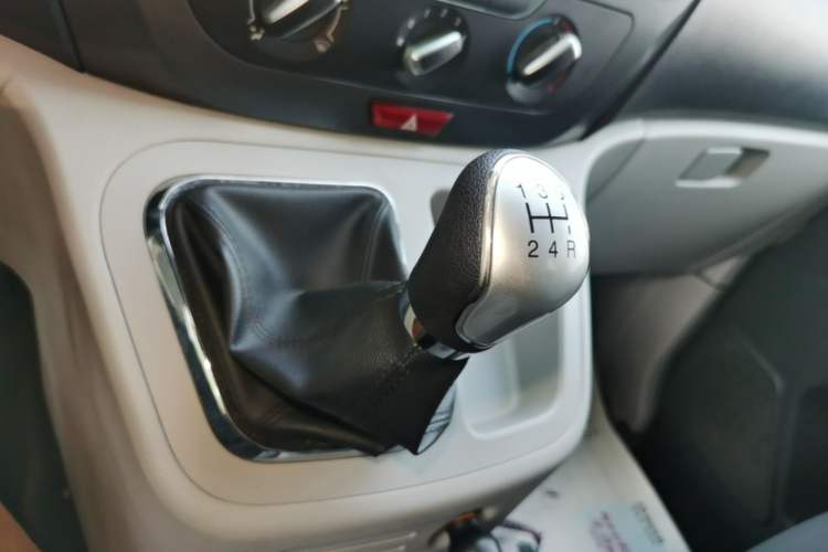 Used JAC Refine M3 2023 PLUS 1.5T 5/7-seat Classic Edition Gear Lever