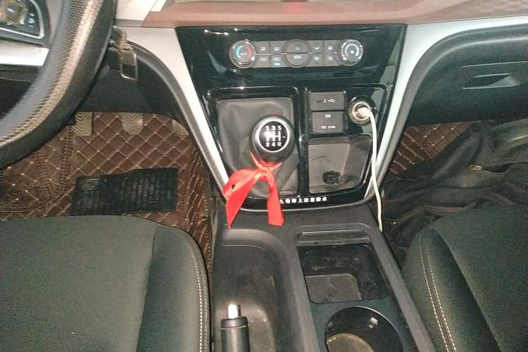 Used JAC Refine M3 2023 PLUS 1.8L 7/8-seater Smart Connectivity Version Gear Lever