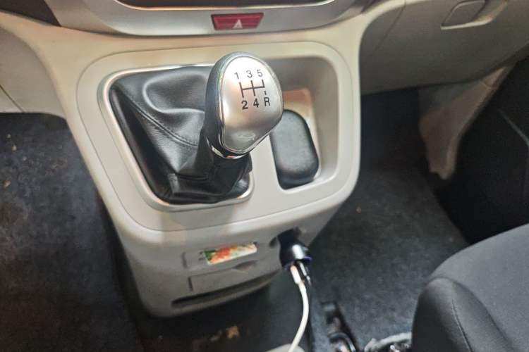 Used JAC Refine M3 2023 PLUS 1.8L 7/8-Seater Comfort Edition Gear Lever