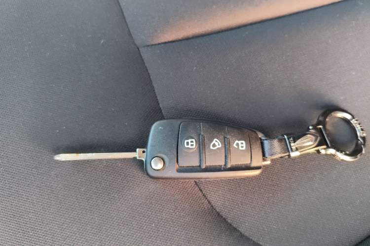 Used JAC Refine M3 2023 1.8L 7/8-Seater Comfort Edition Interior 1