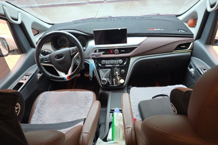 Used JAC Refine M3 2023 PLUS 1.5T 7/8-seater Smart Connectivity Version Interior 2