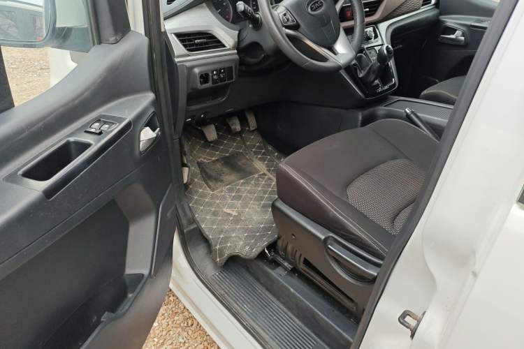Used JAC Refine M3 2023 1.8L 7/8-Seater Smart Connectivity Version Interior 3