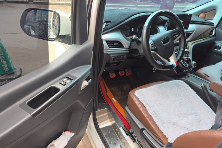Used JAC Refine M3 2023 PLUS 1.5T 7/8-seater Smart Connectivity Version Interior 3