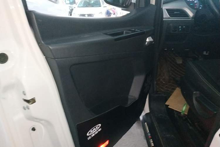 Used JAC Refine M3 2023 PLUS 1.8L 7/8-seater Smart Connectivity Version Left Front Door Interior
