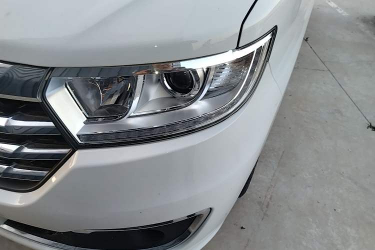 Used JAC Refine M3 2023 PLUS 1.5T 9-Seater Smart Connectivity Version Left Front Headlight