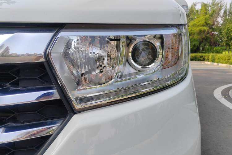 Used JAC Refine M3 2023 PLUS 1.5T 7/8-seater Smart Connectivity Version Left Front Headlight