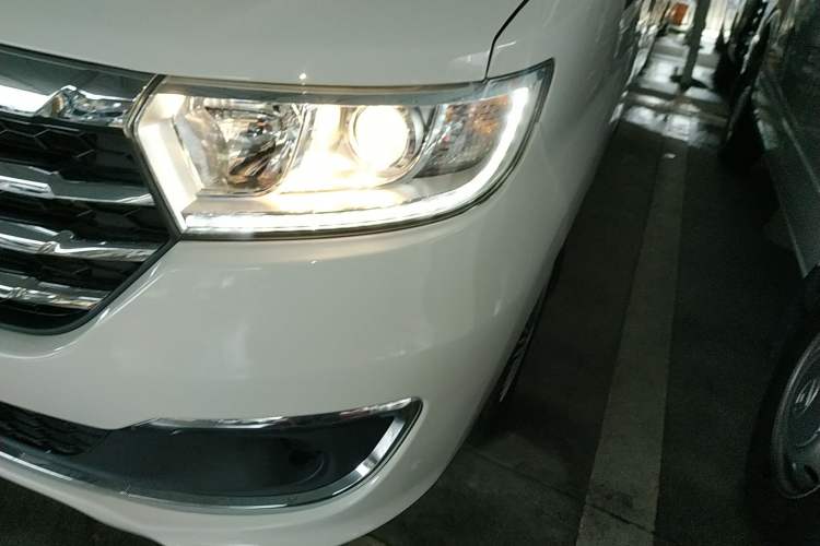 Used JAC Refine M3 2023 PLUS 1.8L 7/8-seater Smart Connectivity Version Left Front Headlight