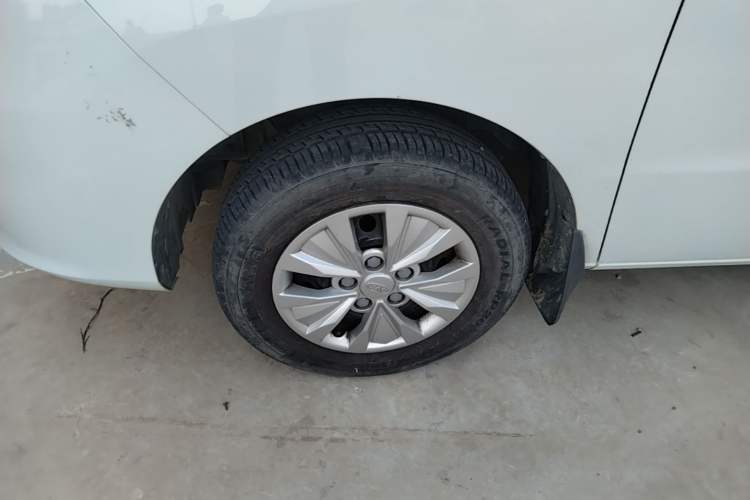 Used JAC Refine M3 2023 PLUS 1.5T 9-Seater Smart Connectivity Version Left Front Wheel Hub