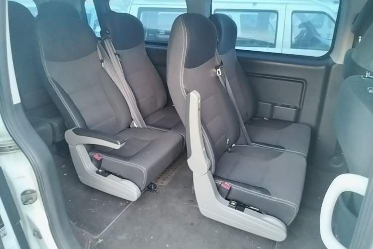 Used JAC Refine M3 2023 PLUS 1.5T 9-Seater Smart Connectivity Version Left Rear Seat