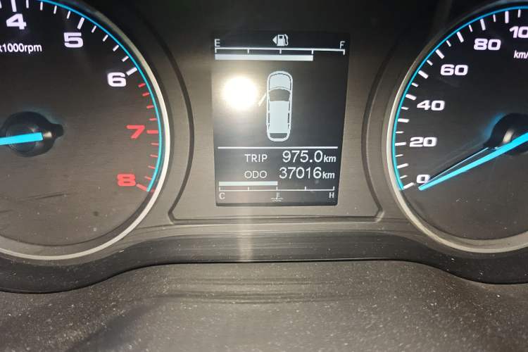 Used JAC Refine M3 2023 PLUS 1.8L 9-Seater Smart Connectivity Version Odometer Close Up