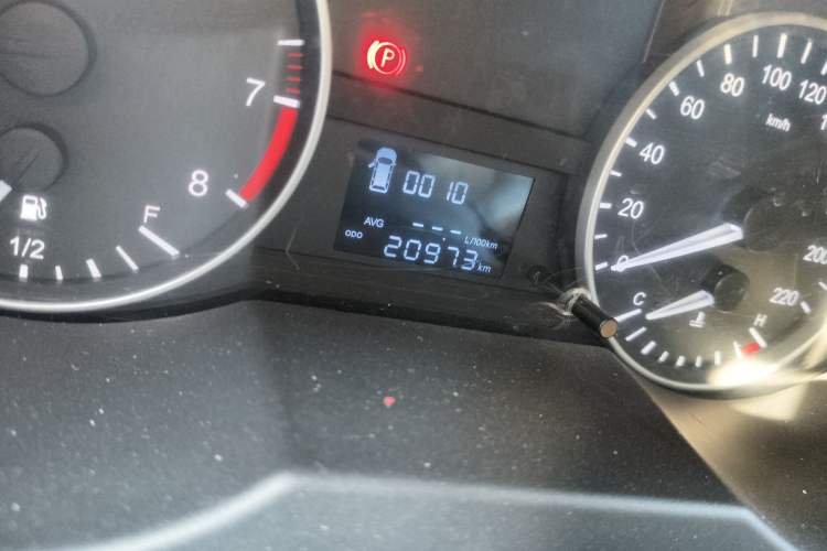 Used JAC Refine M3 2023 PLUS 1.5T 5/7-seat Classic Edition Odometer Close Up