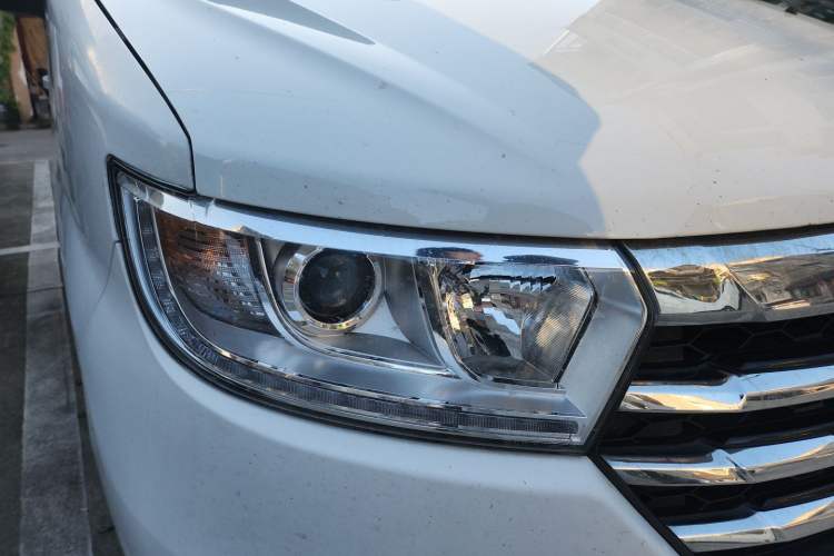 Used JAC Refine M3 2023 PLUS 1.8L 7/8-seater Smart Connectivity Version Right Front Headlight