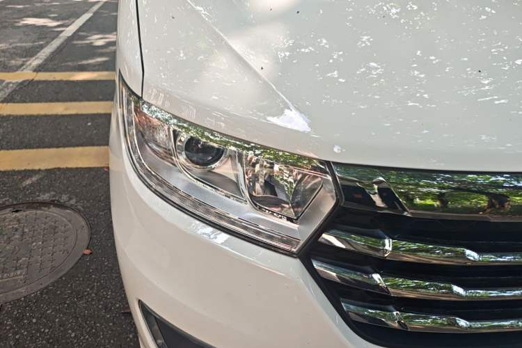 Used JAC Refine M3 2023 PLUS 1.8L 7/8-Seater Comfort Edition Right Front Headlight