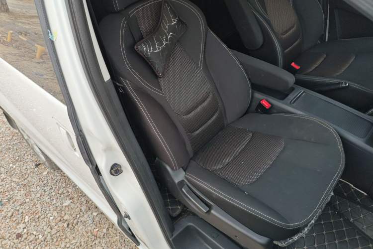 Used JAC Refine M3 2023 1.8L 7/8-Seater Smart Connectivity Version Right Front Seat