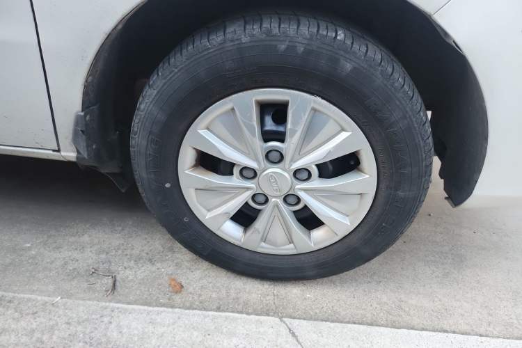 Used JAC Refine M3 2023 PLUS 1.8L 7/8-seater Smart Connectivity Version Right Front Wheel Hub