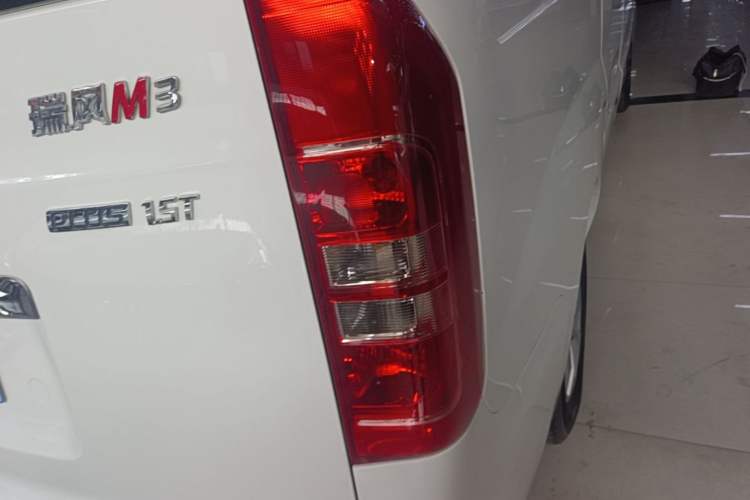 Used JAC Refine M3 2023 PLUS 1.5T 7/8-seater Smart Connectivity Version Right Rear Taillight