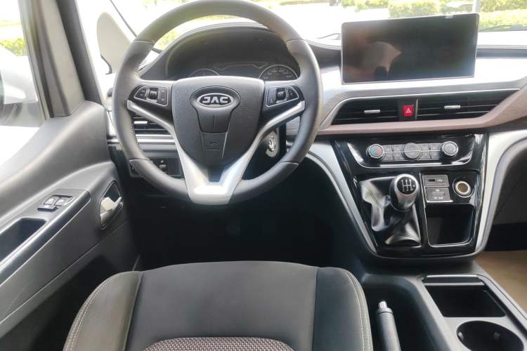 Used JAC Refine M3 2023 PLUS 1.5T 7/8-seater Smart Connectivity Version Steering Wheel