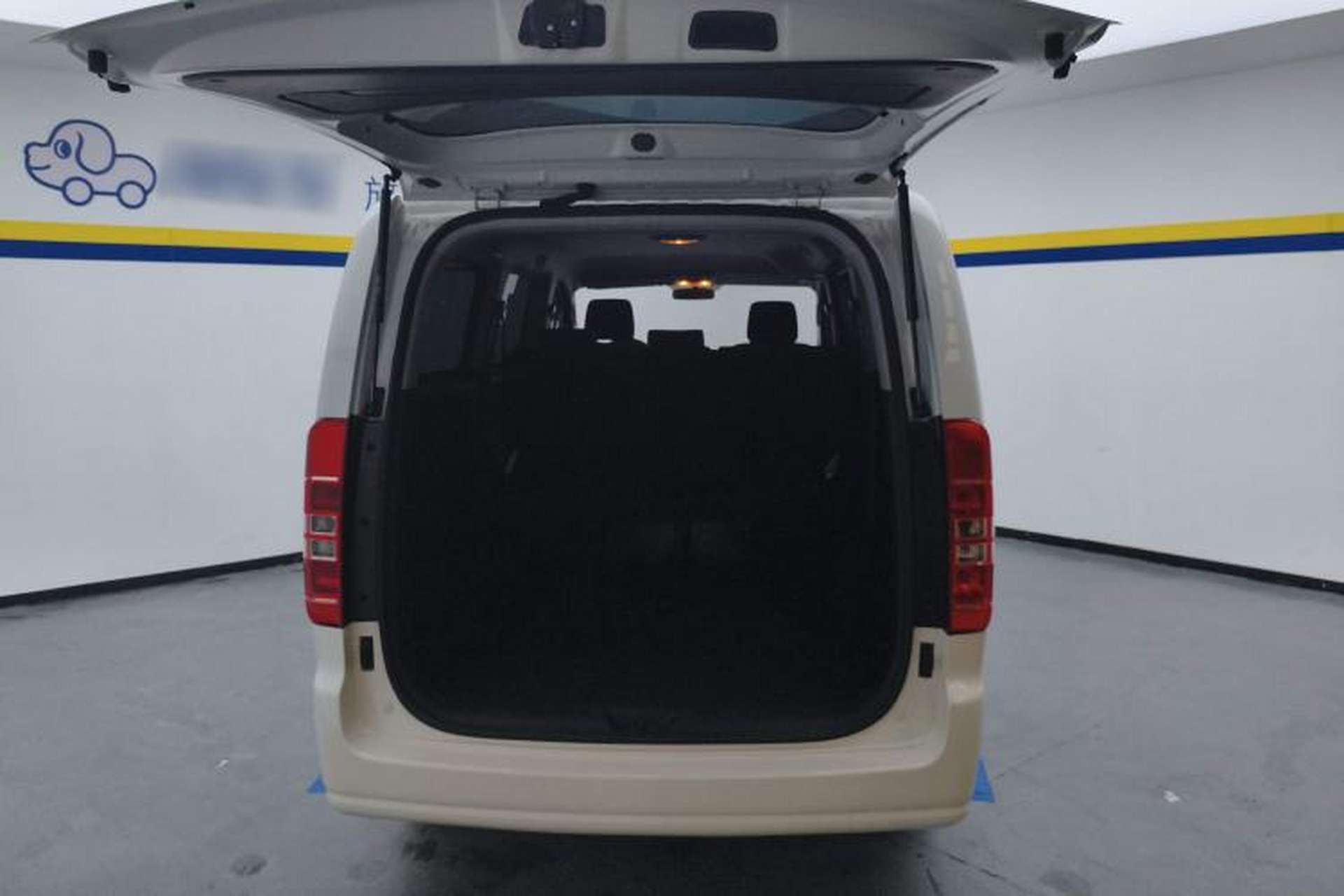 Used JAC Refine M3 2023 PLUS 1.5T 5/7-seat Classic Edition Trunk