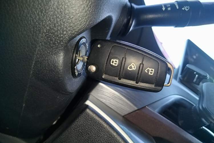 Used JAC Refine M3 2023 PLUS 1.5T 9-Seater Smart Connectivity Version Vehicle Key
