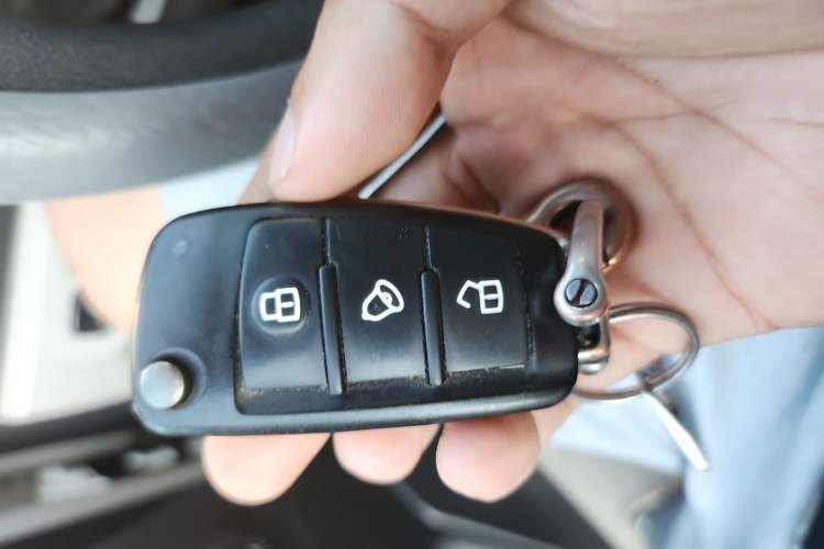Used JAC Refine M3 2023 PLUS 1.8L 7/8-seater Smart Connectivity Version Vehicle Key