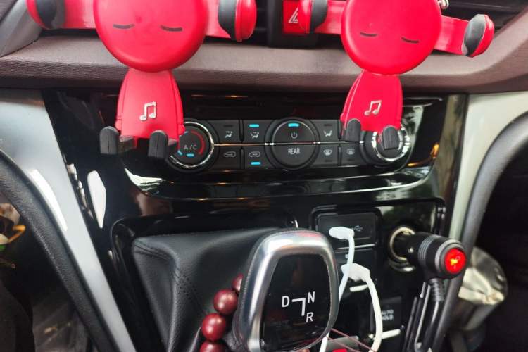 Used JAC Refine M3 2024 PLUS 2.0L HEV Comfort Edition Audio And AC Panel