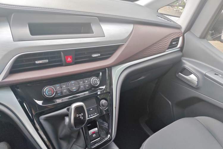 Used JAC Refine M3 2024 PLUS 2.0L HEV Elite Edition Audio And AC Panel