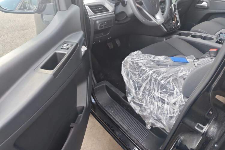 Used JAC Refine M3 2024 PLUS 2.0L HEV Elite Edition Driver Seat