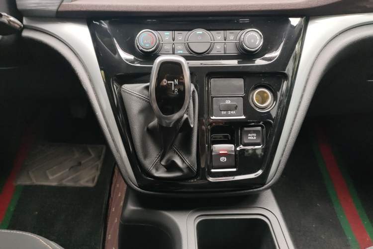 Used JAC Refine M3 2024 PLUS 2.0L HEV Comfort Edition Gear Lever