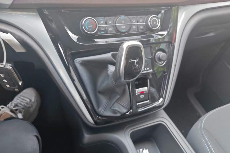 Used JAC Refine M3 2024 PLUS 2.0L HEV Elite Edition Gear Lever