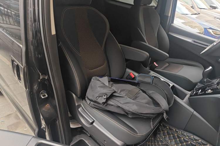 Used JAC Refine M3 2024 PLUS 2.0L HEV Comfort Edition Right Front Seat