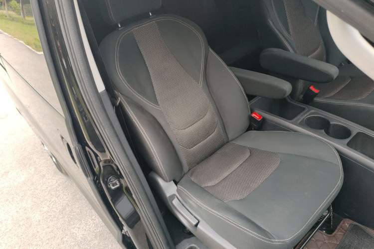 Used JAC Refine M3 2024 PLUS 2.0L HEV Comfort Edition Right Front Seat