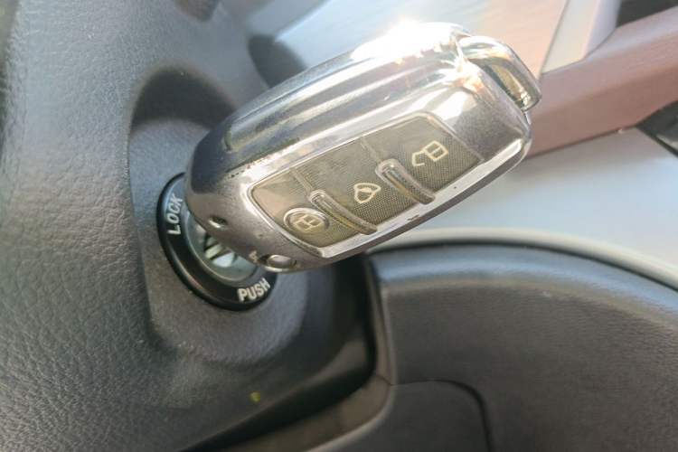 Used JAC Refine M3 2024 PLUS 2.0L HEV Smart Connect Edition Vehicle Key