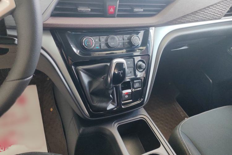 Used JAC Refine M3 2024 PLUS 2.0L HEV Smart Connect Edition Gear Lever