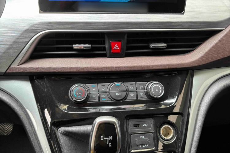 Used JAC Refine M3 2024 PLUS 2.0L HEV Smart Connect Edition Audio And AC Panel