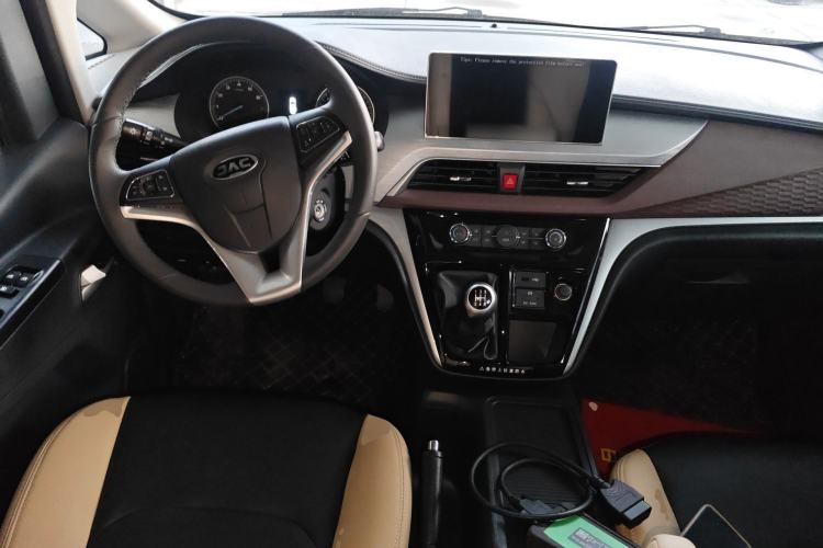 Used JAC Refine M3 2025 PLUS 1.8L Manual Smart Connect Version 7/8 Seats Center Console