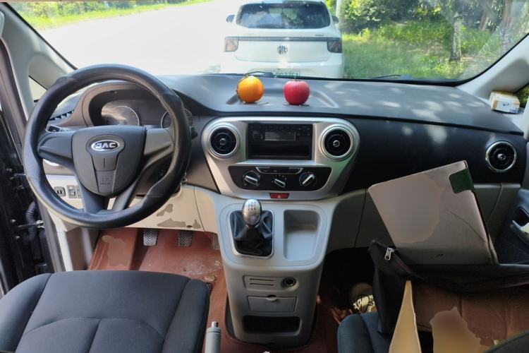 Used JAC Refine M3 2025 PLUS 1.5T Manual Classic Edition 7 Seats Center Console