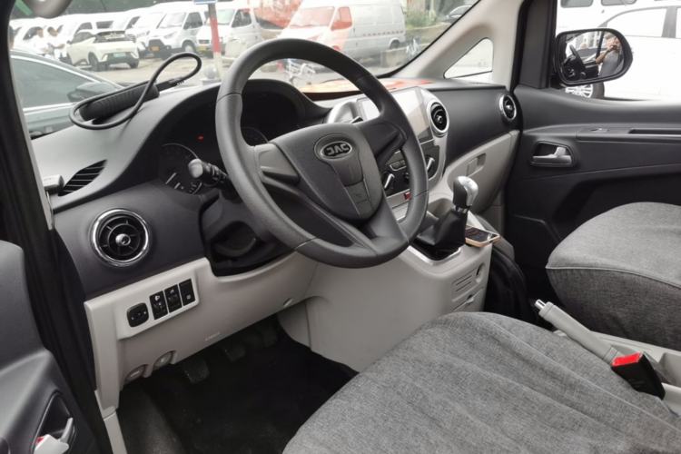 Used JAC Refine M3 2025 PLUS 1.8L Manual Comfort Version 7/8 Seats Center Console
