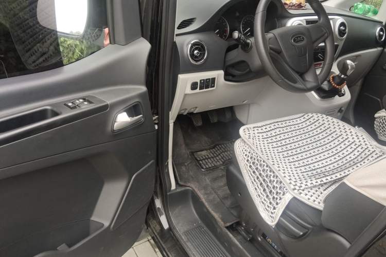 Used JAC Refine M3 2025 PLUS 1.8L Manual Classic Edition 5 Seats Driver Seat
