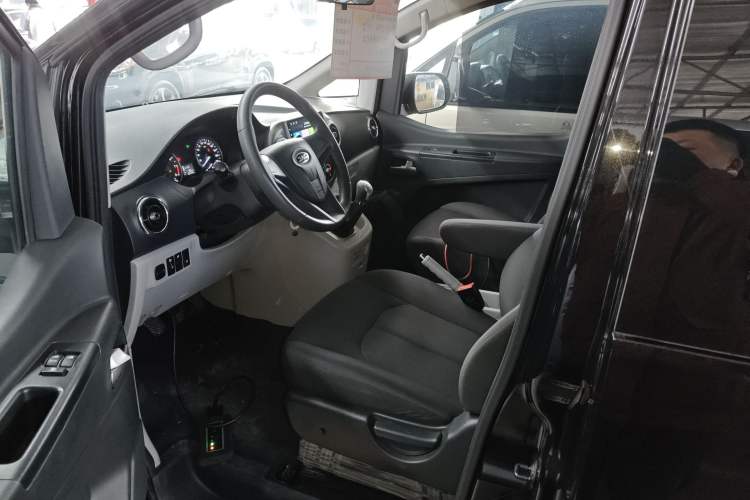 Used JAC Refine M3 2025 PLUS 1.8L Manual Classic Edition 7 Seats Driver Seat