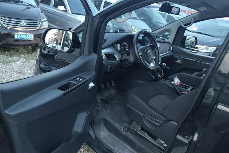 Used JAC Refine M3 2025 PLUS 1.8L Manual Comfort Edition 9 Seats Driver Seat