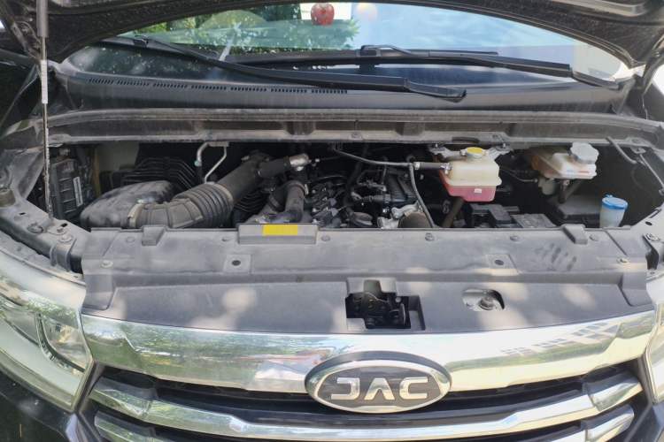 Used JAC Refine M3 2025 PLUS 1.5T Manual Classic Edition 7 Seats Engine Bay