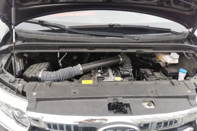 Used JAC Refine M3 2025 PLUS 1.8L Manual Comfort Version 7/8 Seats Engine Bay